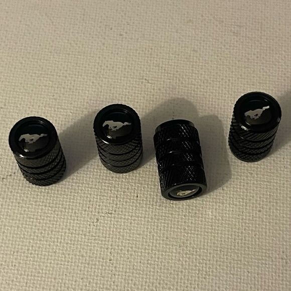 Mustang Logo valve Stem caps in Black set of 4 NWT - Picture 3 of 5